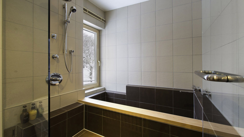 Mizunara - Master bathroom north design